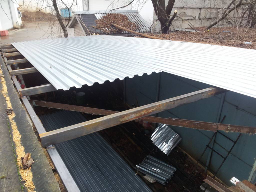 Чем лучше крыть крышу гаража и нужно ли ее утеплять