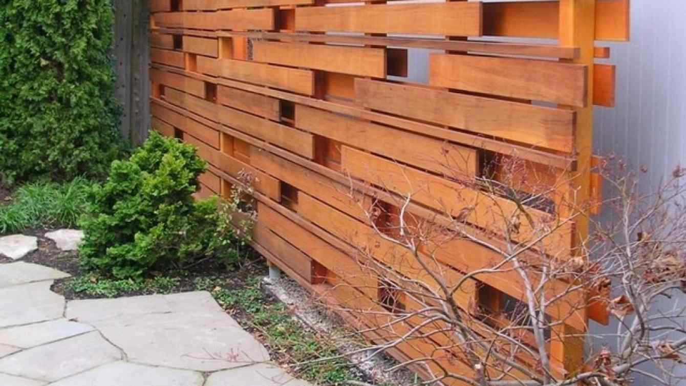 Деревянные декоративные заборы: 7 самых красивых конструкций из дерева