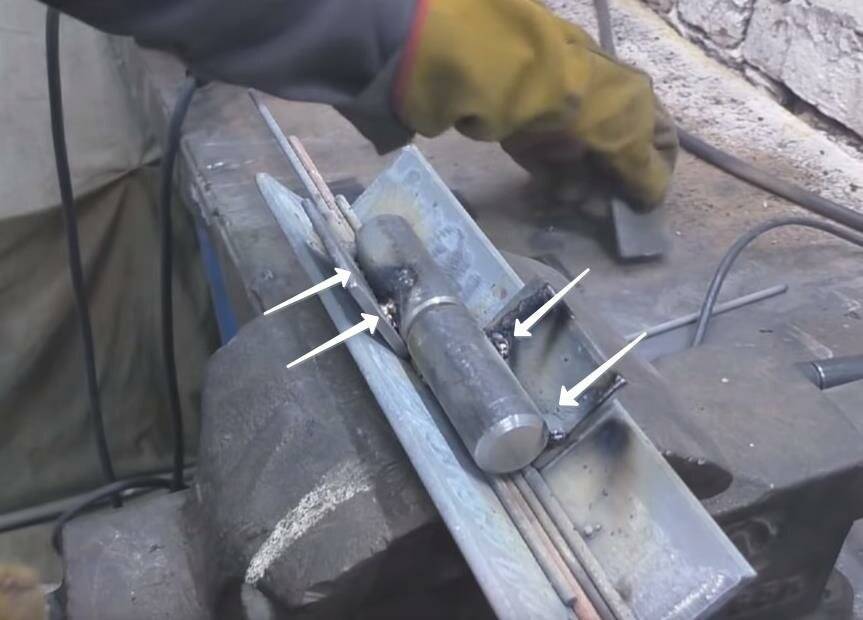 Как правильно приварить петли на ворота и калитку: видео