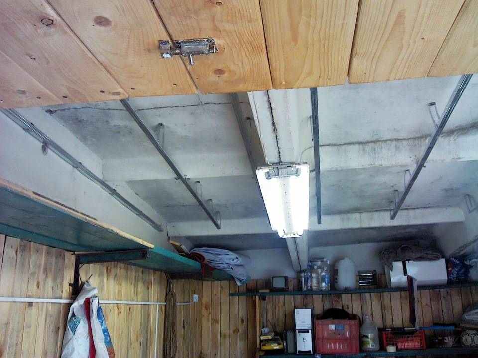 Чем обшить потолок и стены в гараже - отделываем помещение изнутри