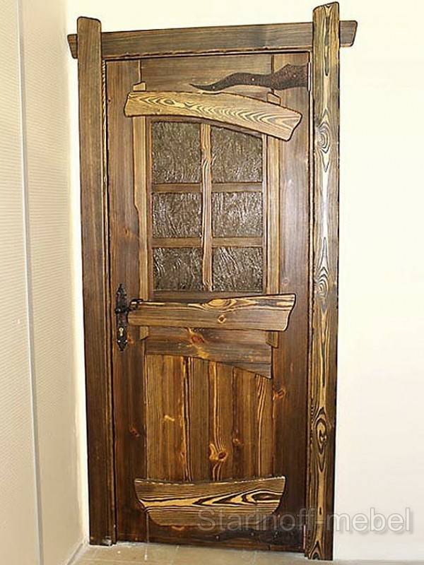 Двери под старину из массива дерева: входные и межкомнатные, своими руками.