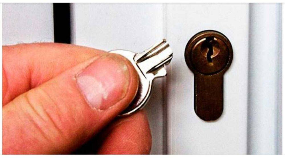 Вскрытие замков: как открыть дверь без ключа