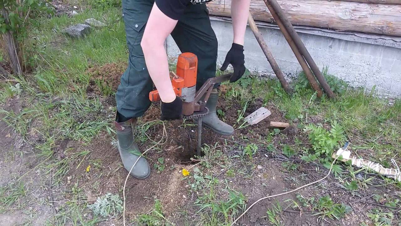 Как и чем производить бурение под столбы для забора