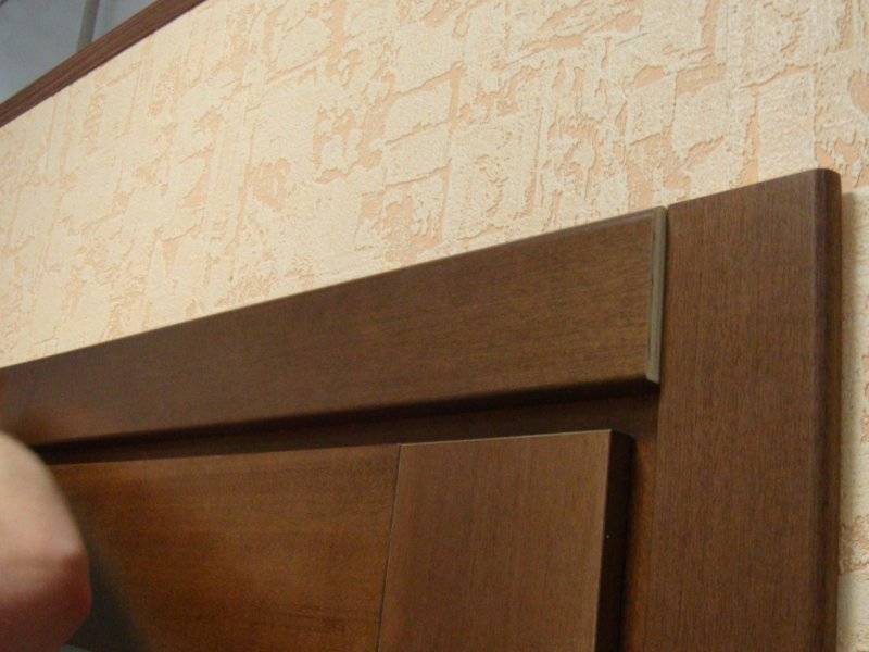 Установка наличников на межкомнатные двери своими руками