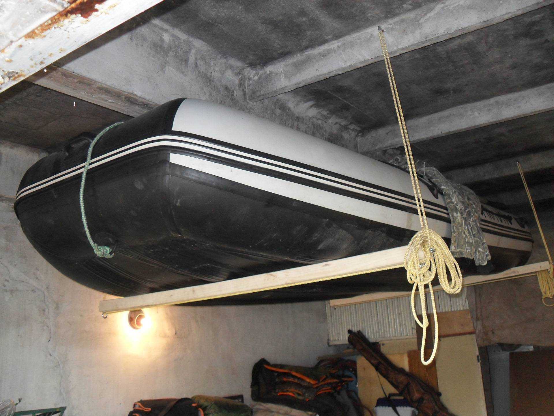 Идеальное место для хранения лодки пвх в гараже под потолком: как подвесить? куда спрятать мотор и прицеп на зиму?