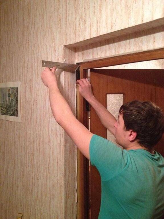 Выполняем монтаж дверного добора своими руками для входной и межкомнатной двери: обзор по шагам +видео