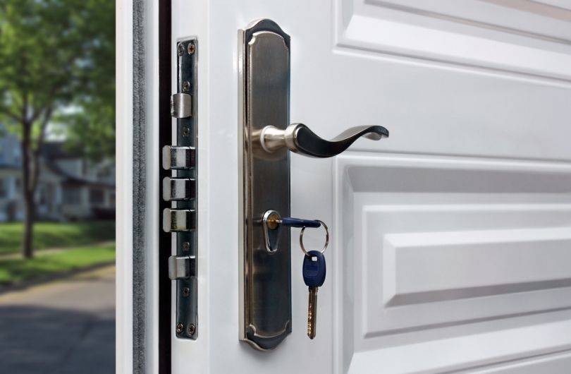 Выбор замка для входной металлической двери в дом? какой лучше ставить- советы +видео
