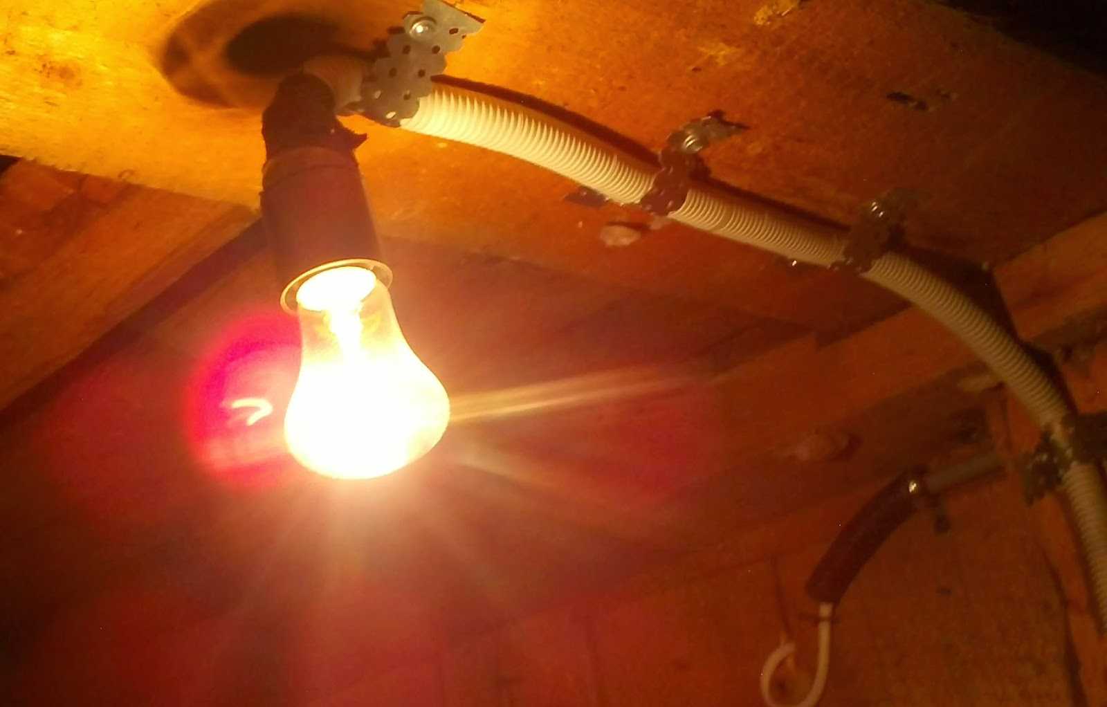 Как сделать освещение в гараже, когда нет электричества - 1погаражам