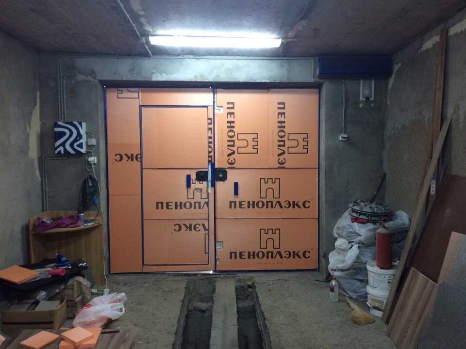 Как утеплить ворота в гараже своими руками изнутри - пенопластом, пеноплексом и другими материалами