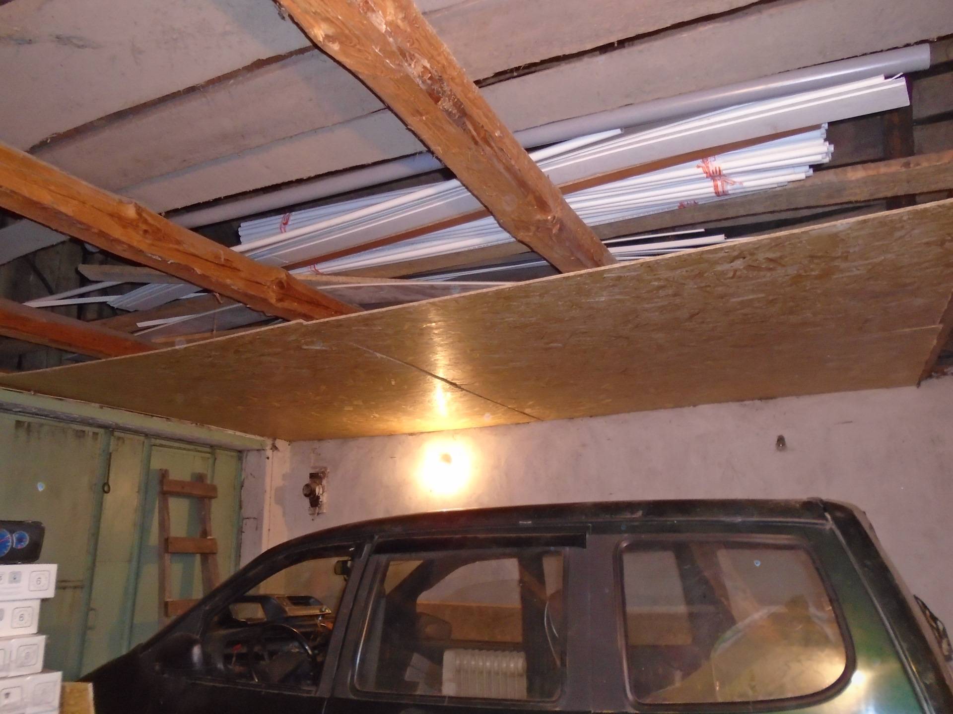 Из чего сделать и как правильно подшить потолок для гаража своими руками