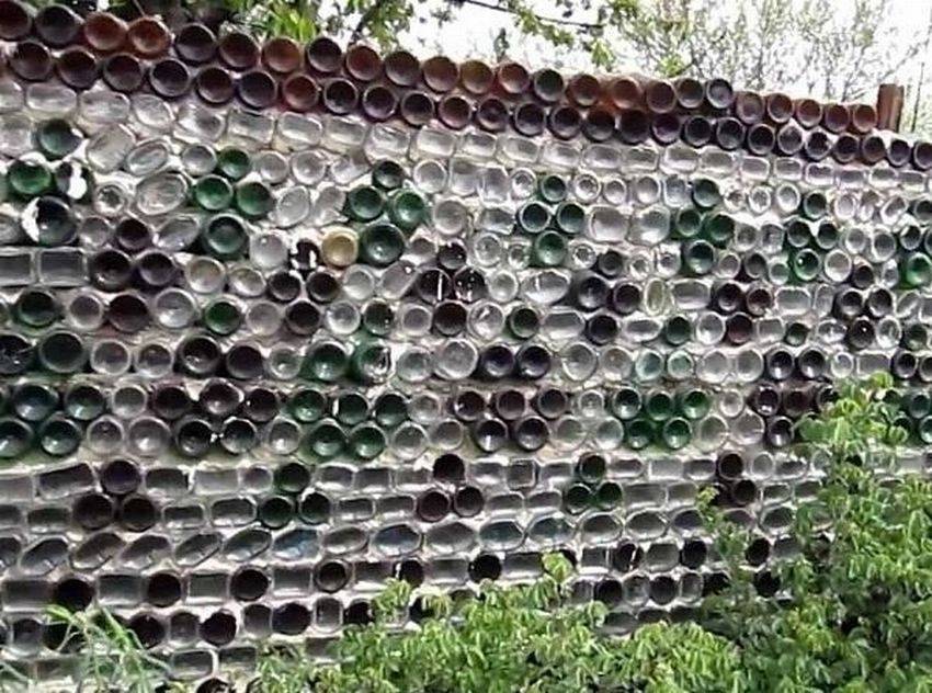 Как сделать забор из стеклянных бутылок