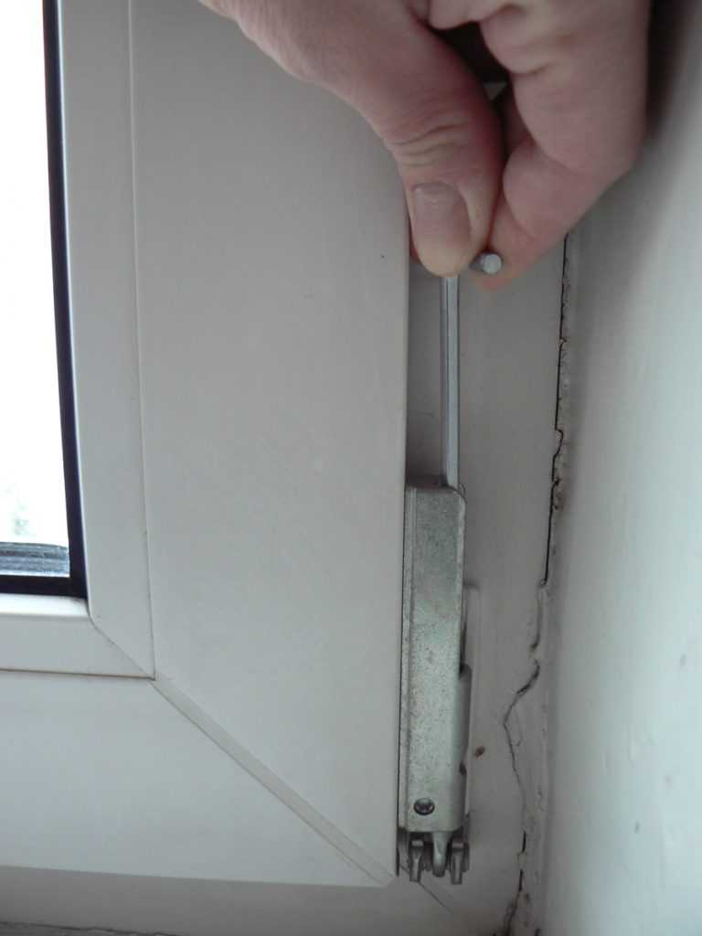 Не открывается балконная пластиковая дверь что делать