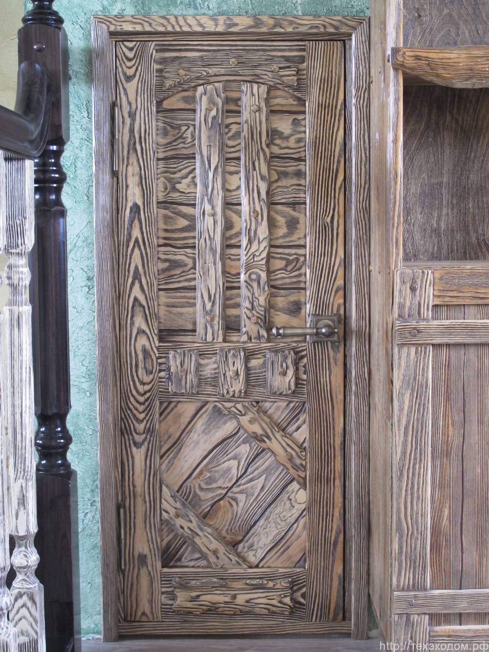 Двери под старину: фото состаренных деревянных дверей из досок