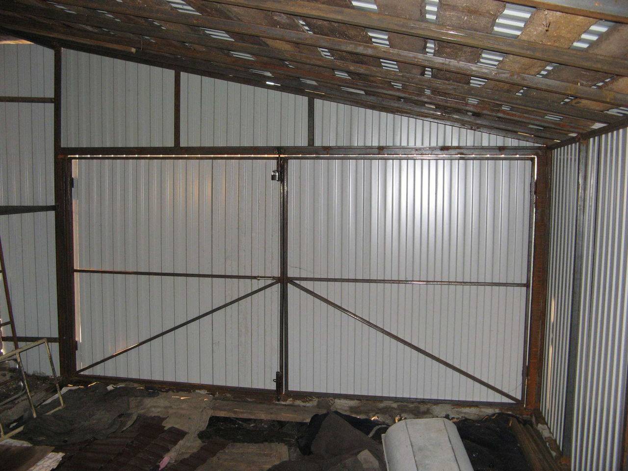 Построить гараж из металлопрофиля своими руками – практическое руководство