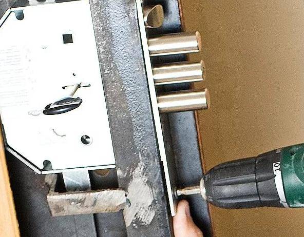 Установка металлической двери своими руками - пошаговая инструкция!