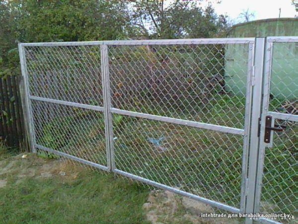 Ворота из рабицы: садовые распашные конструкции из дерева для дачи, видео и фото