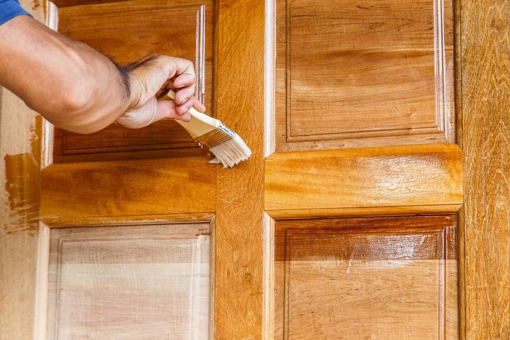 Реставрация дверей своими руками: последовательность работ | двери дома