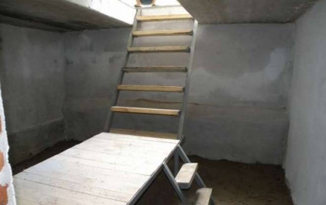 Лестница в погребе гаража: выбор конструкции и материала