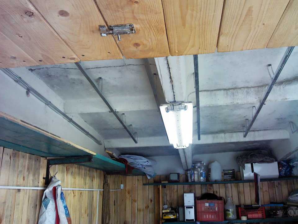 Потолок в гараже: из чего и как сделать?