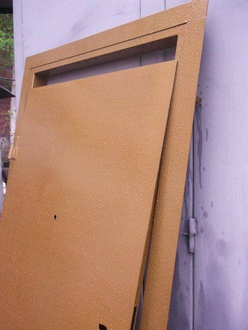 Как покрасить металлическую дверь: выбор лакокрасочных материалов, инструменты и материалы, подготовка двери и покраска