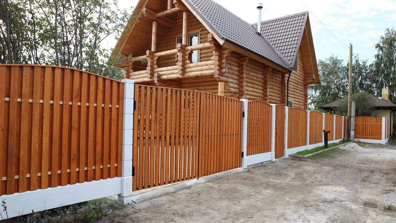 Какой забор сделать для дачи и загородного участка: бюджетные и оригинальные способы (63 фото)