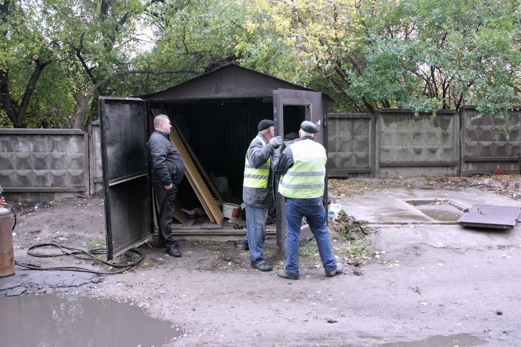 Как укрепить ворота гаража и защитить помещение
