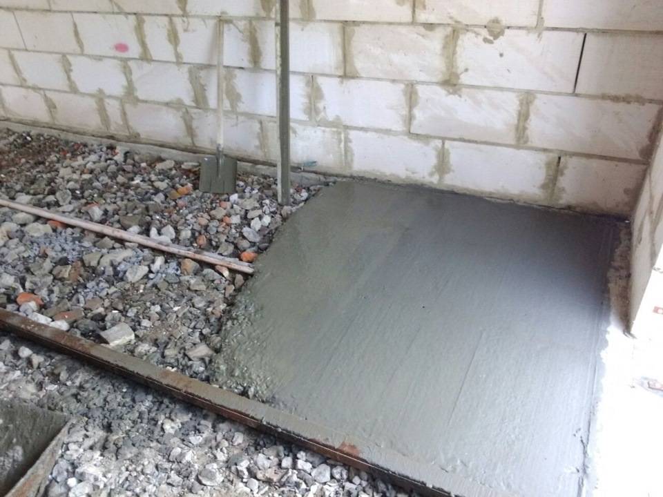 Как залить бетоном пол в подвале: гидроизоляция, армирование