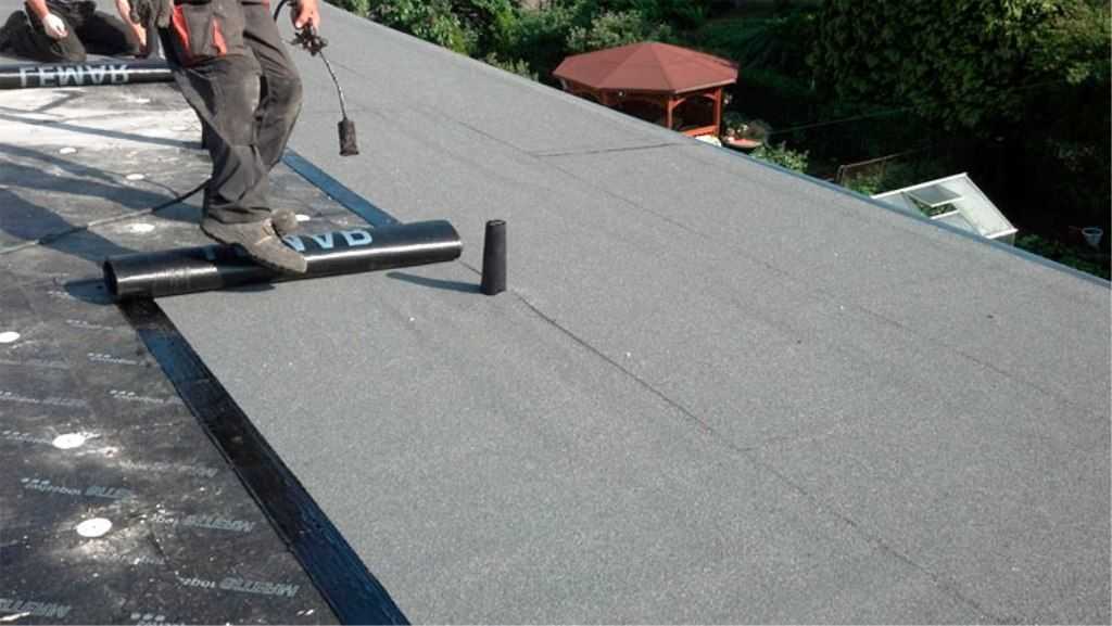 Чем перекрыть крышу гаража: советы по выбору материалов, чем лучше недорого покрыть крышу от протекания вместо рубероида (95 фото)