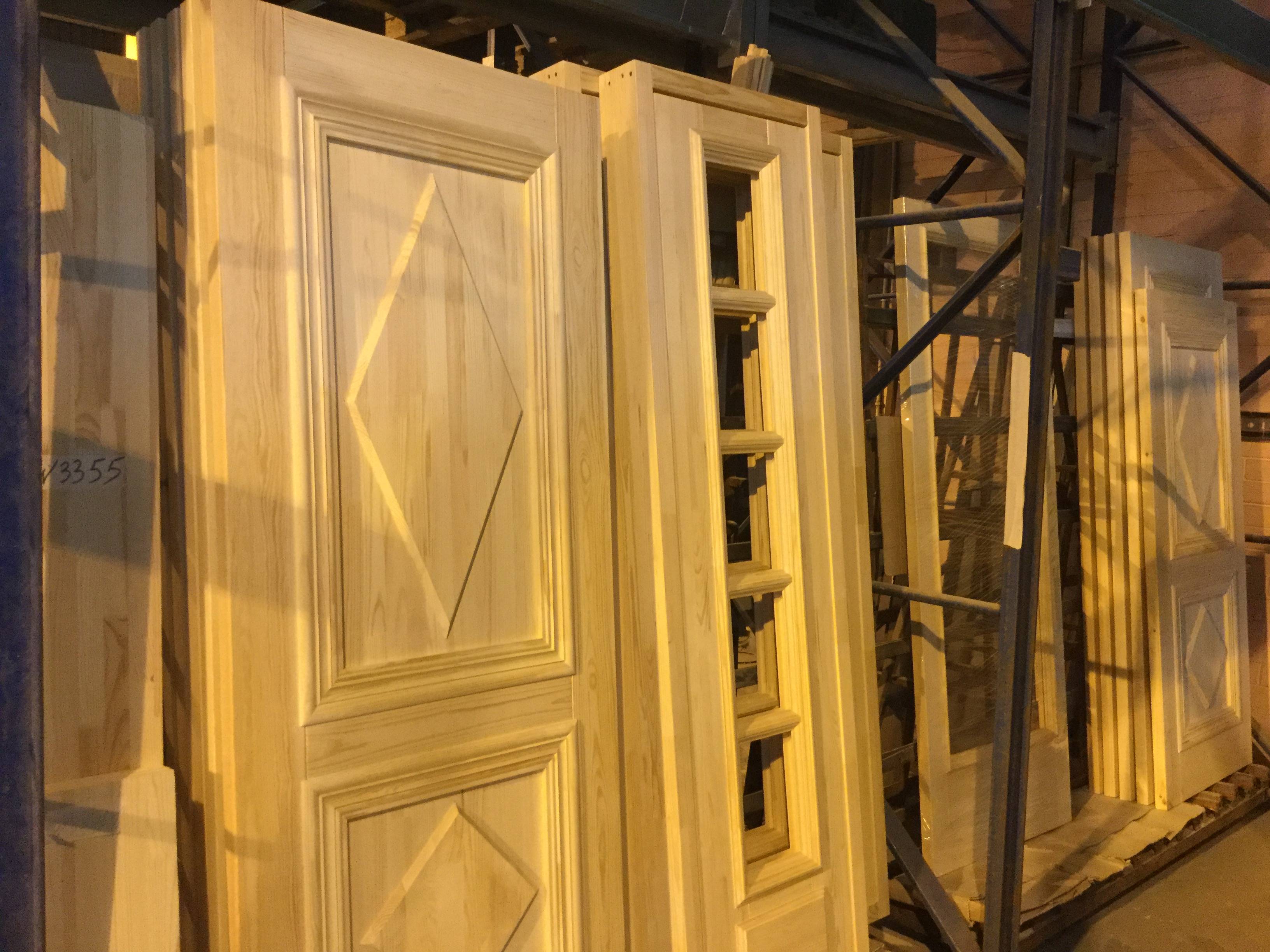 Москва двери межкомнатные dveri proizvodstvo. Деревянная дверь. Двери филёнчатые деревянные. Дверной блок деревянный. Дверь входная деревянная.