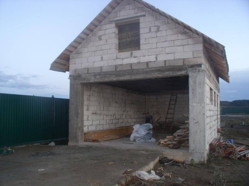 Двухэтажный гараж: материалы для возведения, виды конструкций и технологии сооружения