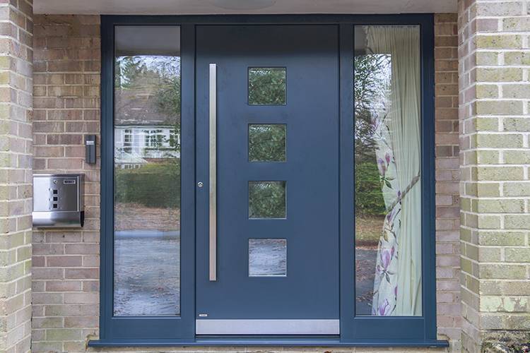 Входная дверь со стеклом: металлическая или алюминиевая дверь с терморазрывом для частного дома
