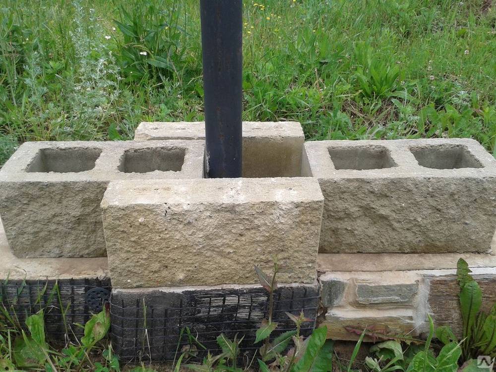 Блоки для забора (38 фото): декоративные ограждения из шлакоблока, пеноблоков и пескоблока, бетонные и керамзитобетонные ворота