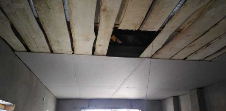 Как подшить потолок в гараже фанерой