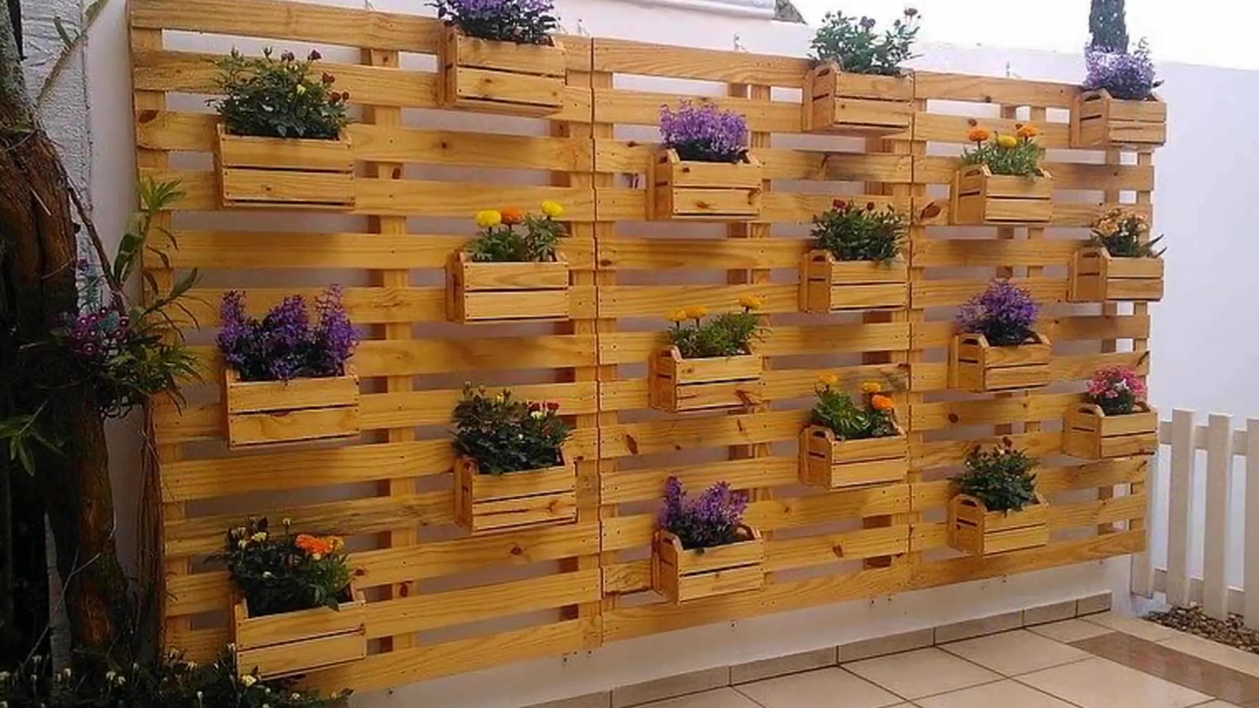 20 идей, которые помогут обустроить двор при помощи деревянных поддонов
