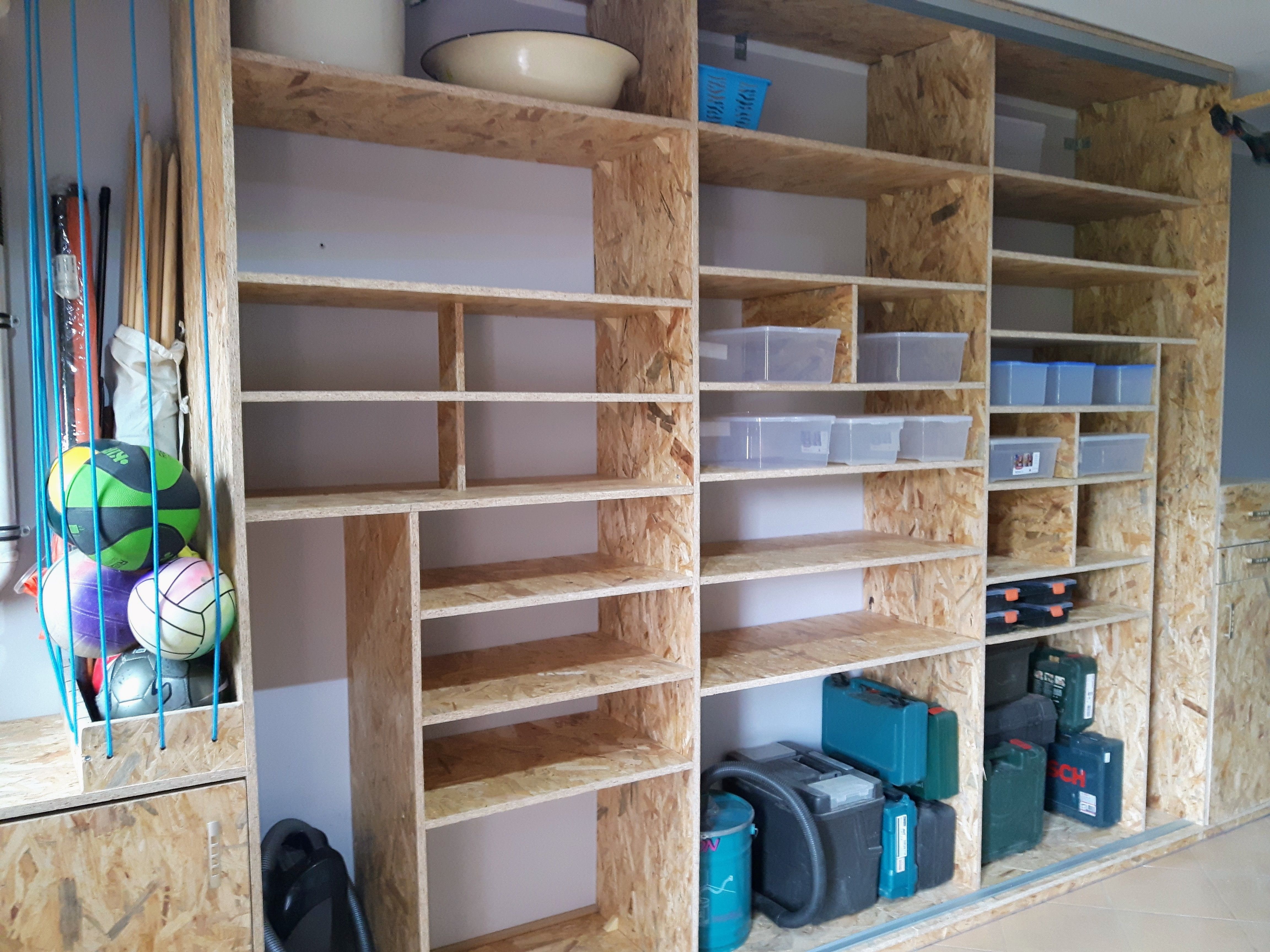 Шкаф для гаража: металлический и деревянный стеллаж, с рольставнями