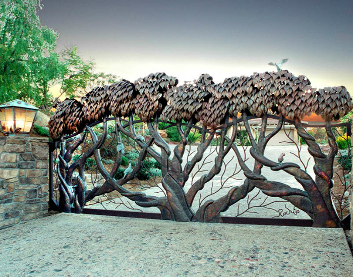 Деревянные ворота (36 фото): декор изделия из дерева под «старину» своими руками, как сделать красивые резные калитки