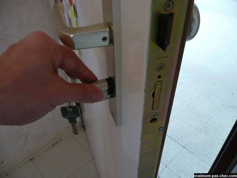 Как врезать замок в пластиковую дверь - lockservice.pro