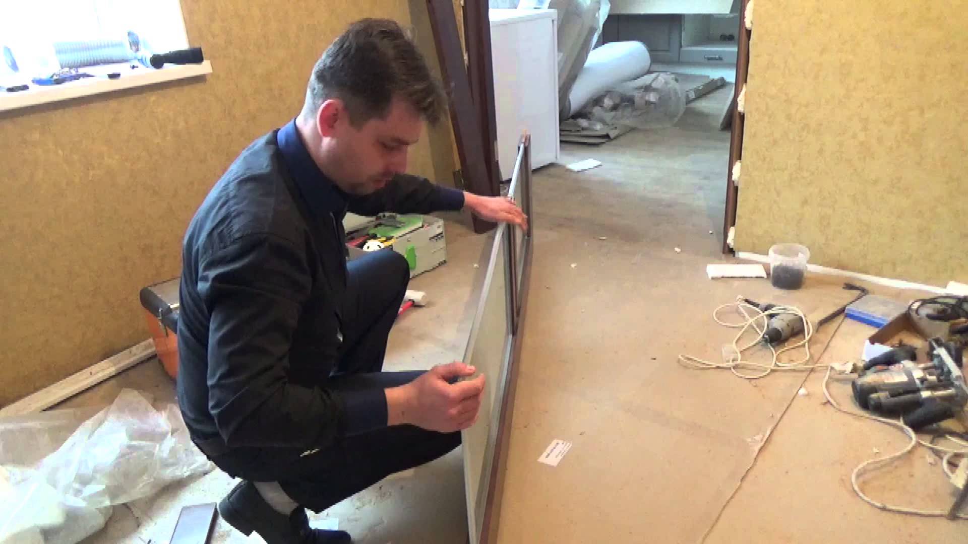 Как снять и заменить стекло в межкомнатной двери