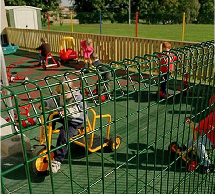 Детский забор для площадки: способы оформления на фото, ограждение детской сада