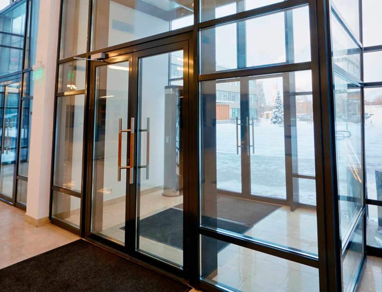 Межкомнатные алюминиевые двери со стеклом
контакты