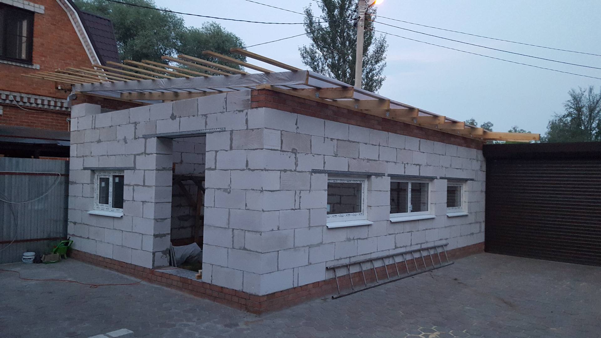 Гараж из керамзитобетонных блоков