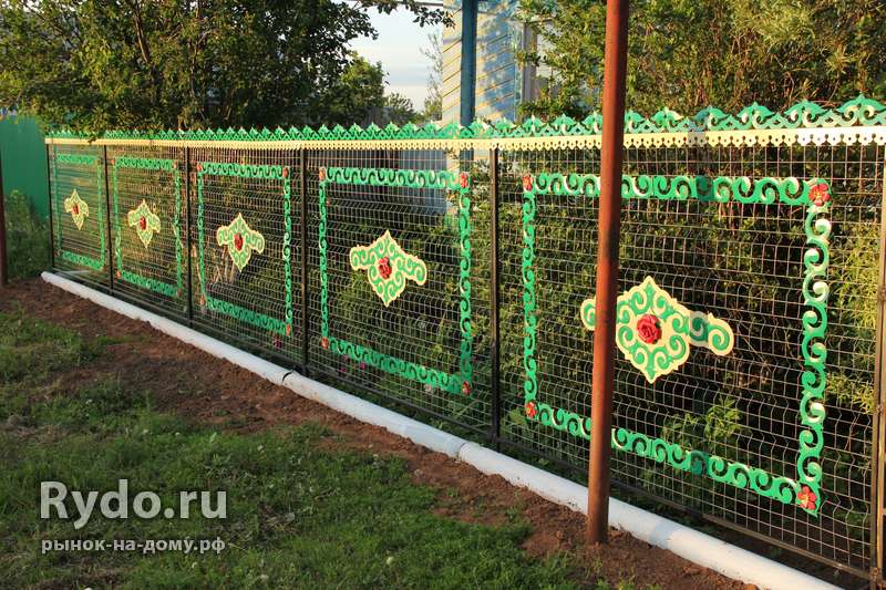 ???? декорируем забор из сетки рабицы на даче: растения, сети, подручные материалы