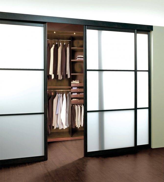 Двери купе в гардеробную (100 фото): как сделать купейные и полукруглые двери, установка для комнаты