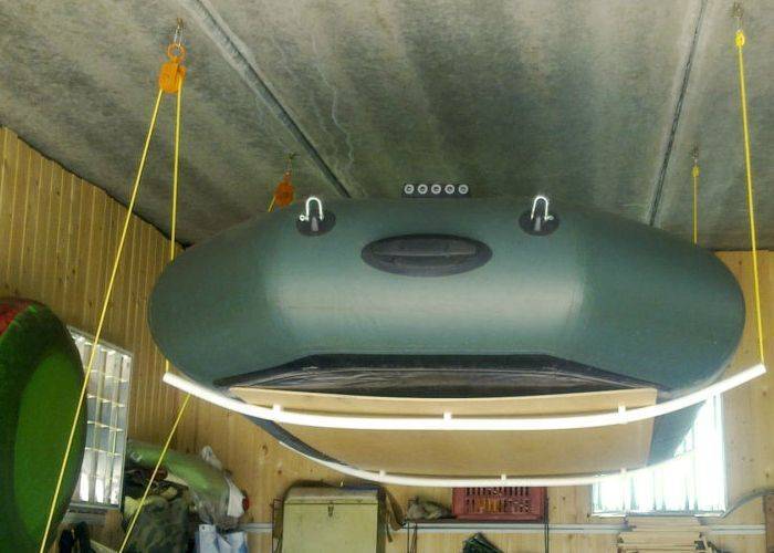 Как хранить лодку из пвх зимой — условия хранения на морозе, под потолком в гараже | клуб рыбака