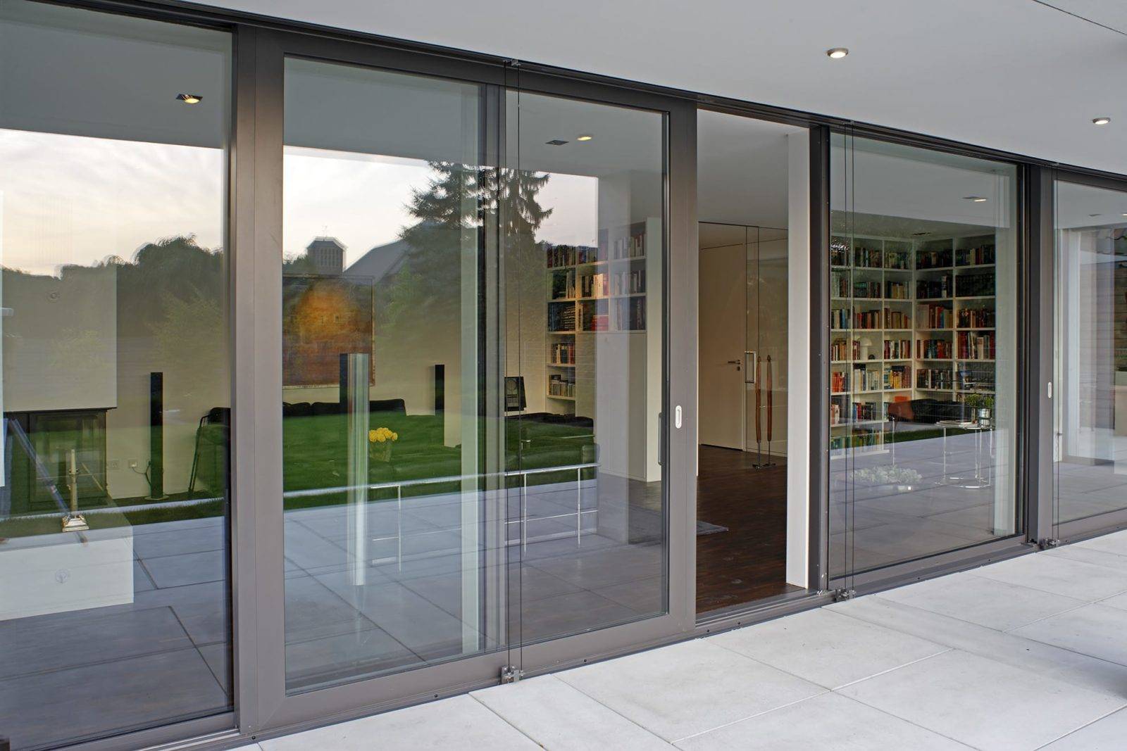Алюминиевые двери: входные со стеклом + теплый профиль