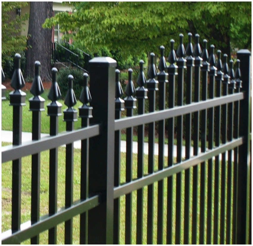 Крашеный забор металлический. Покрасить металлический забор. Покрасить забор Железный. Заборы из окрашенного металла.