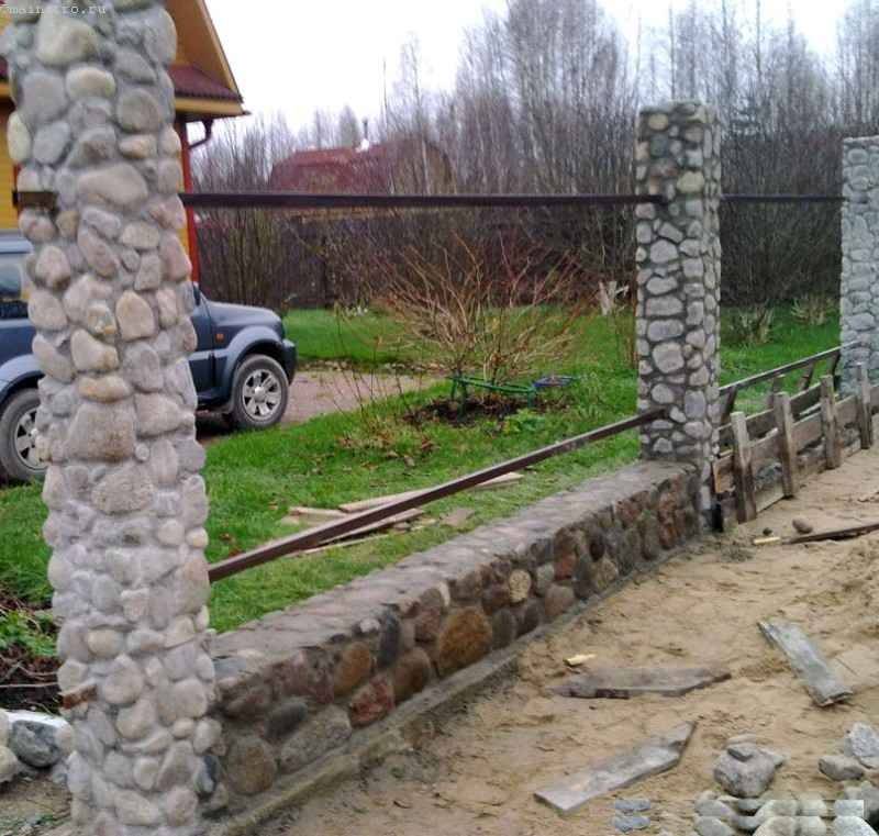 Забор из искусственного камня: фото, видео строительства своими руками