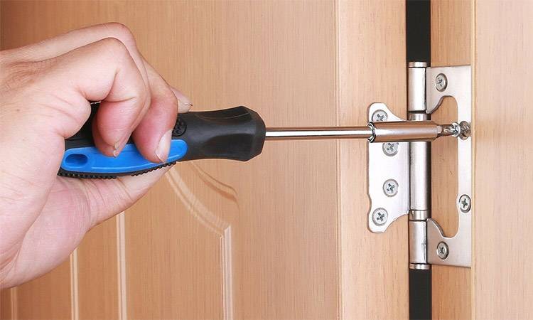 Как снять дверь с петель: подробная инструкция демонтажа