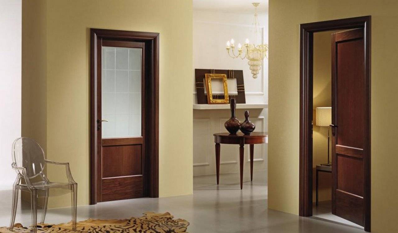Двери в интерьере квартиры: дизайн межкомнатных и входных дверей