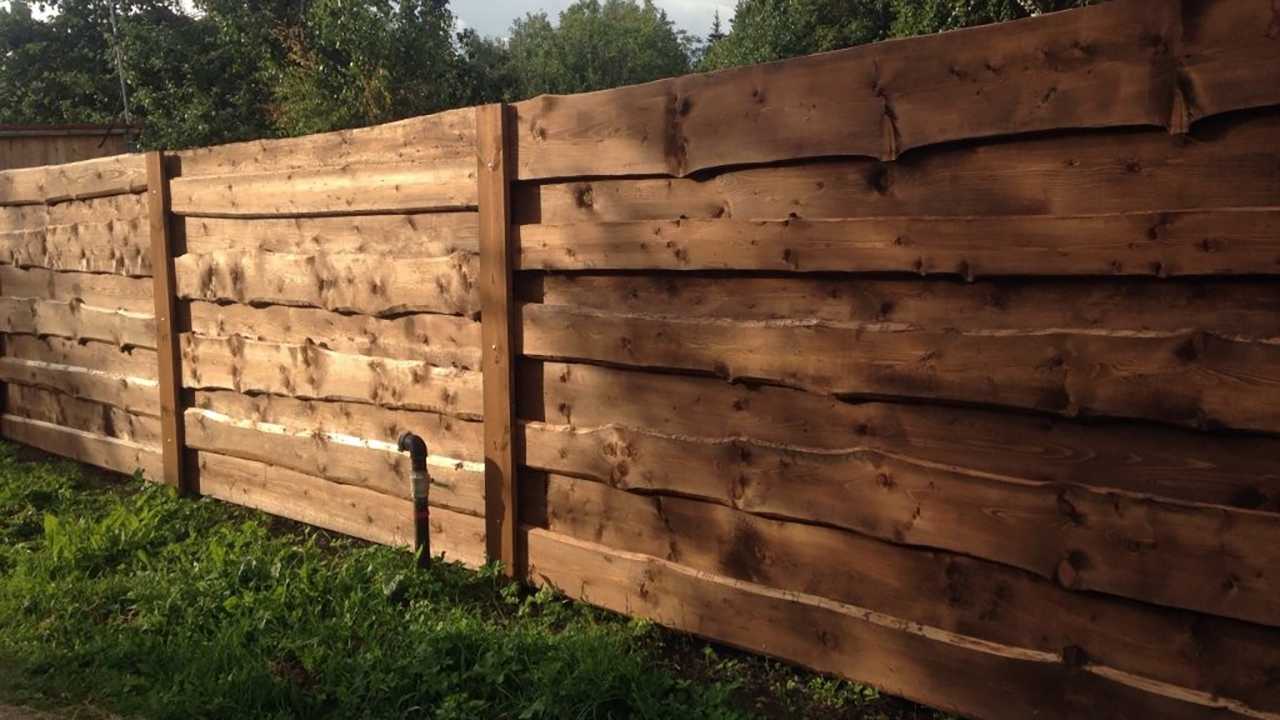 Как сделать забор из горбыля своими руками
